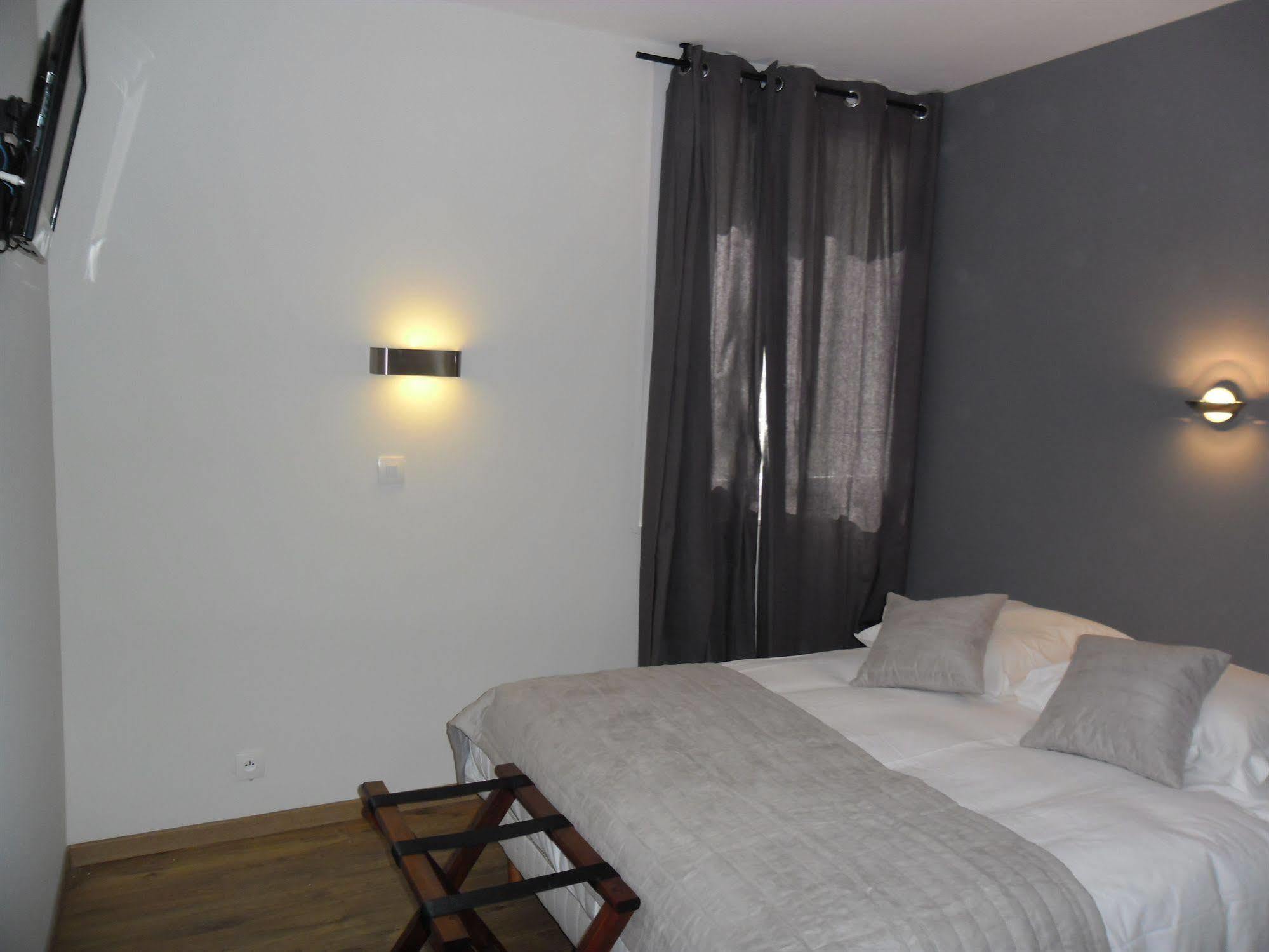 Blue Hotel ลาแซน-ซูร์-แมร์ ภายนอก รูปภาพ